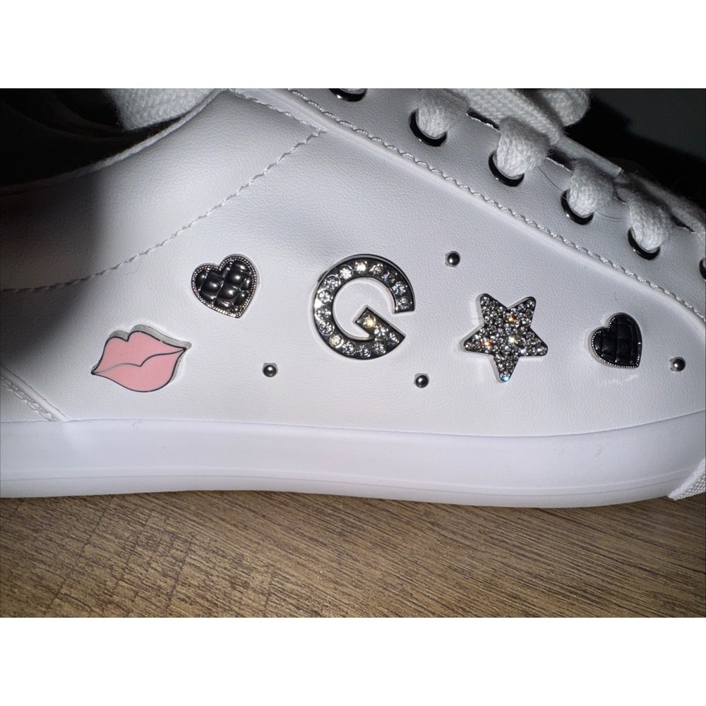 GUESS Women's White Pink Comfort Sneakers Logo Star Heart Lips Accents 9.5 NEW - Picture 2 of 11